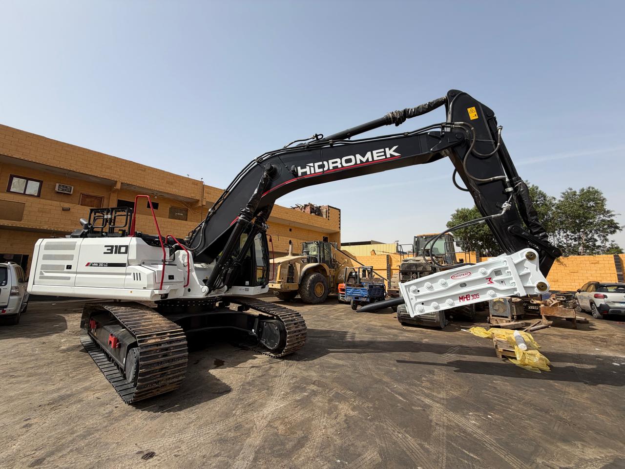 Excavator Mounting & Breaker Setup